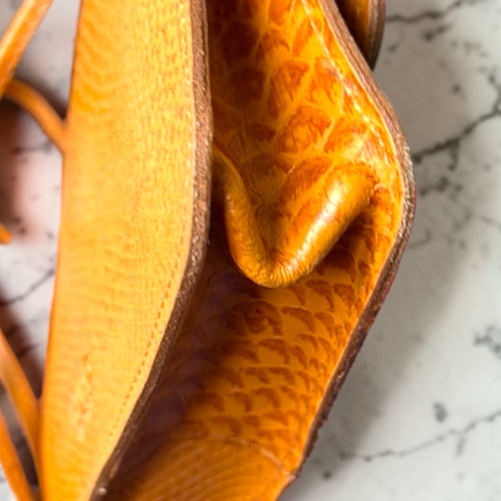 MUNDI small vintage Tan leather clean Crossbody Bag with Flap Closure - Picture 6 of 13